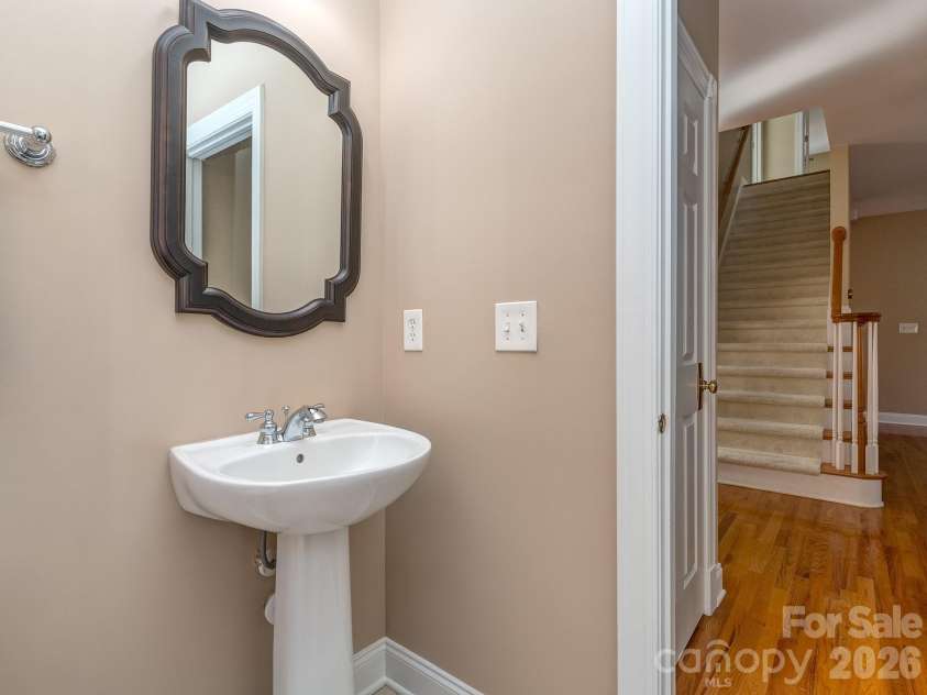 614 Ashgrove Lane, Charlotte, NC 28270.  MLS# CAR4346088, YatesRealty ID 26418. 