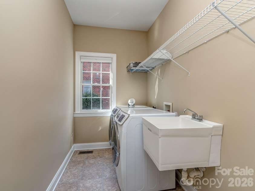 614 Ashgrove Lane, Charlotte, NC 28270.  MLS# CAR4346088, YatesRealty ID 26418. 
