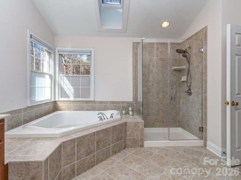 614 Ashgrove Lane, Charlotte, NC 28270.  MLS# CAR4346088, YatesRealty ID 26418. 