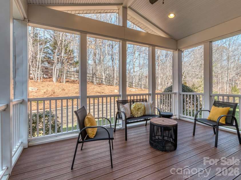 614 Ashgrove Lane, Charlotte, NC 28270.  MLS# CAR4346088, YatesRealty ID 26418. 