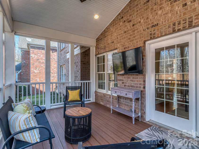 614 Ashgrove Lane, Charlotte, NC 28270.  MLS# CAR4346088, YatesRealty ID 26418. 