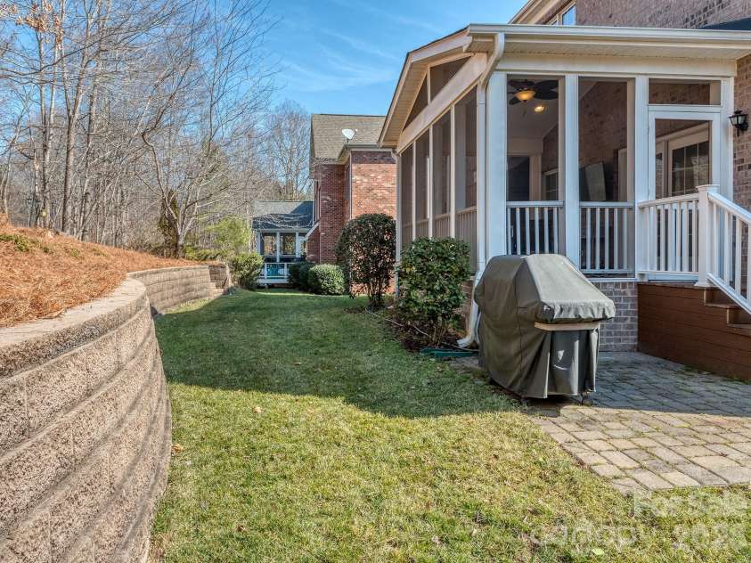 614 Ashgrove Lane, Charlotte, NC 28270.  MLS# CAR4346088, YatesRealty ID 26418. 