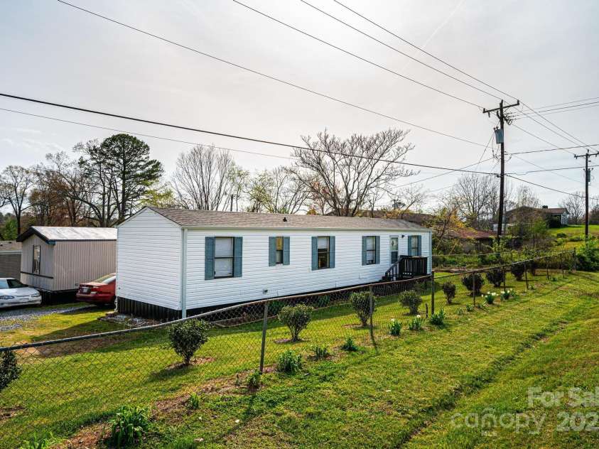 1521 Airport Rhodhiss Road, Hickory, NC 28601.  MLS# CAR4235104, YatesRealty ID 2642. 