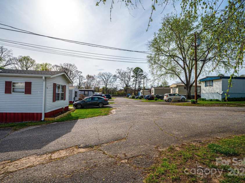 1521 Airport Rhodhiss Road, Hickory, NC 28601.  MLS# CAR4235104, YatesRealty ID 2642. 