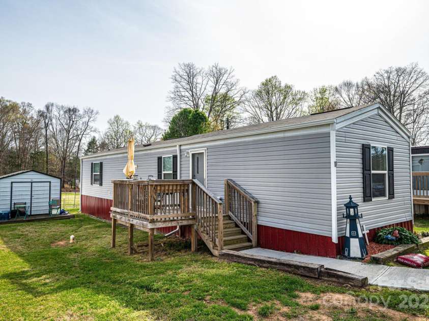 1521 Airport Rhodhiss Road, Hickory, NC 28601.  MLS# CAR4235104, YatesRealty ID 2642. 