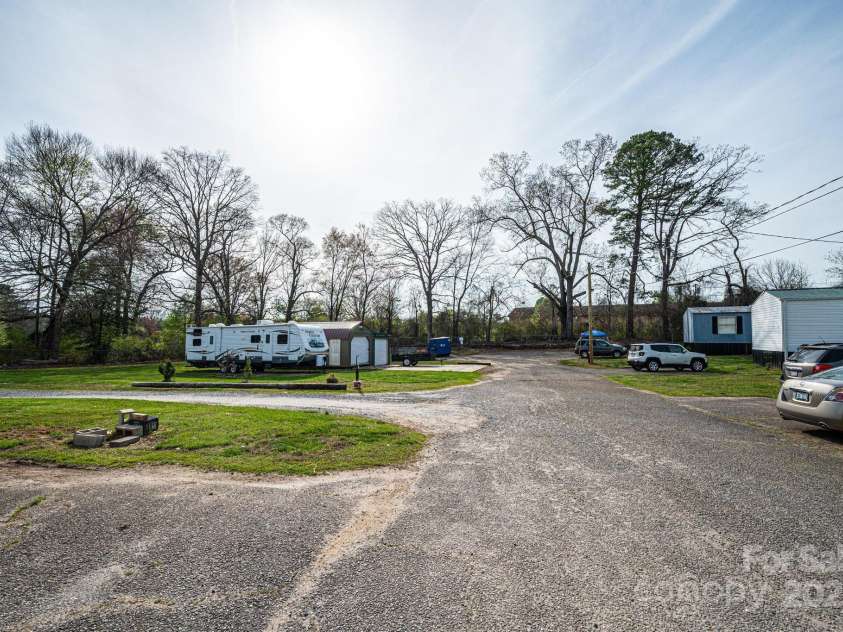 1521 Airport Rhodhiss Road, Hickory, NC 28601.  MLS# CAR4235104, YatesRealty ID 2642. 