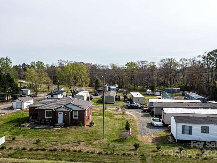 1521 Airport Rhodhiss Road, Hickory, NC 28601.  MLS# CAR4235104, YatesRealty ID 2642. 