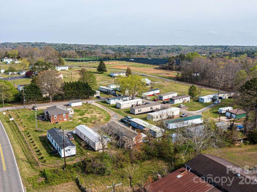 1521 Airport Rhodhiss Road, Hickory, NC 28601.  MLS# CAR4235104, YatesRealty ID 2642. 