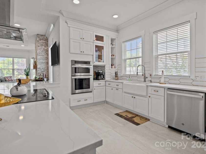 2117 Middlebridge Court, Fort Mill, SC 29715.  MLS# CAR4270419, YatesRealty ID 2642. Kitchen