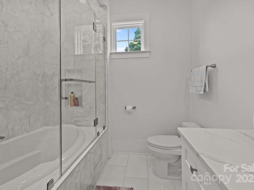 2117 Middlebridge Court, Fort Mill, SC 29715.  MLS# CAR4270419, YatesRealty ID 2642. Upper full bath (BR 4)2nd view