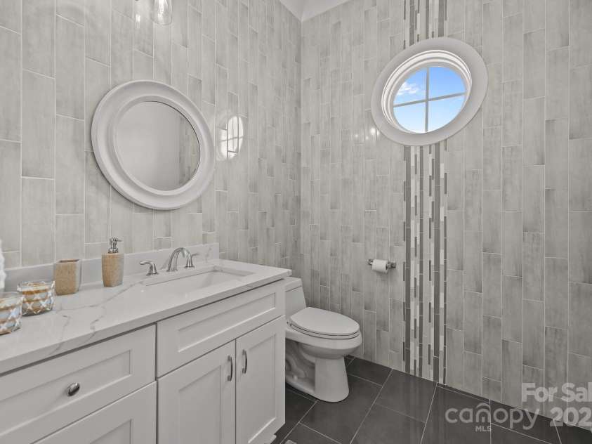 2117 Middlebridge Court, Fort Mill, SC 29715.  MLS# CAR4270419, YatesRealty ID 2642. Upper full bathroom for 5th BR