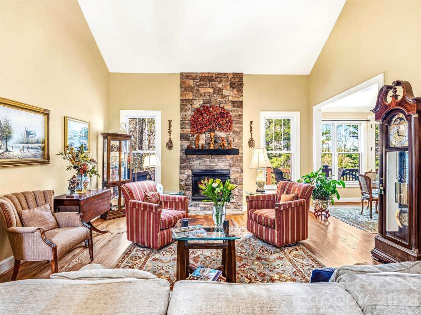 61 Village Pointe Lane, Asheville, NC 28803.  MLS# CAR4367840, YatesRealty ID 26421. 