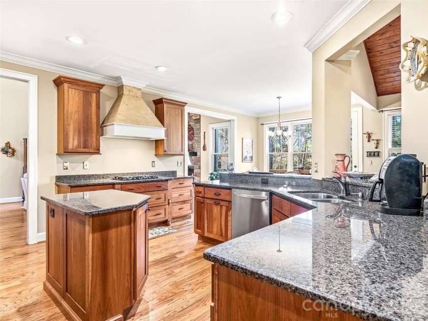 61 Village Pointe Lane, Asheville, NC 28803.  MLS# CAR4367840, YatesRealty ID 26421. 