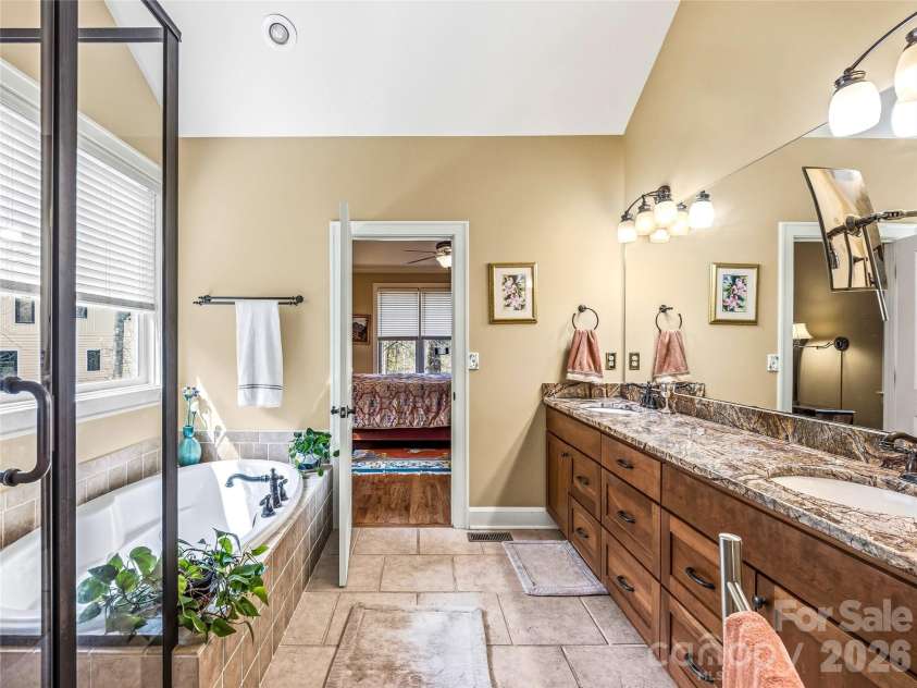 61 Village Pointe Lane, Asheville, NC 28803.  MLS# CAR4367840, YatesRealty ID 26421. 