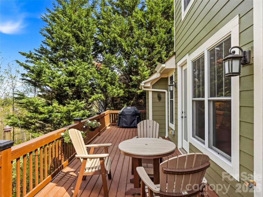 61 Village Pointe Lane, Asheville, NC 28803.  MLS# CAR4367840, YatesRealty ID 26421. 