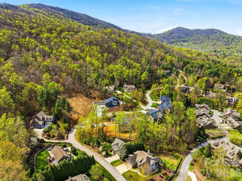 61 Village Pointe Lane, Asheville, NC 28803.  MLS# CAR4367840, YatesRealty ID 26421. 