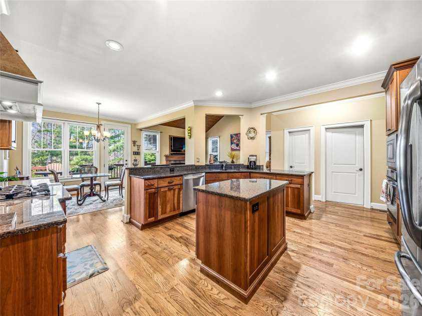 61 Village Pointe Lane, Asheville, NC 28803.  MLS# CAR4367840, YatesRealty ID 26421. Spacious kitchen