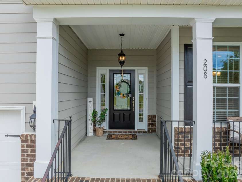 208 Canoe Pole Lane, Mooresville, NC 28117.  MLS# CAR4383925, YatesRealty ID 26422. 