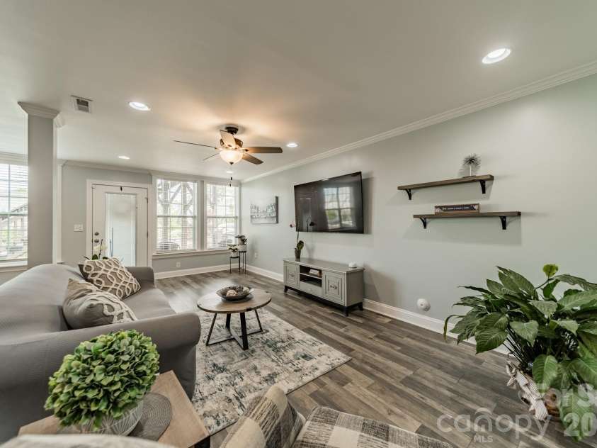 208 Canoe Pole Lane, Mooresville, NC 28117.  MLS# CAR4383925, YatesRealty ID 26422. 