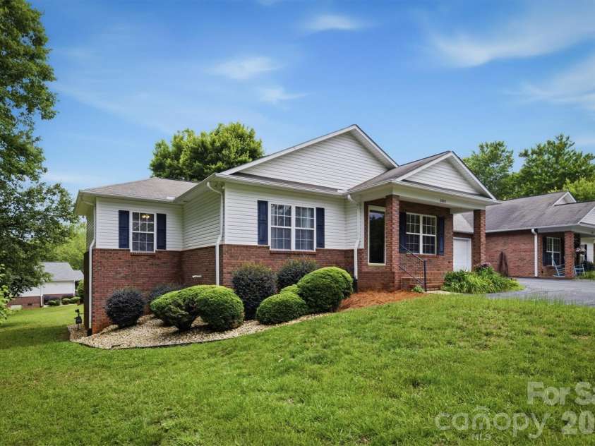 2523 26th Avenue, Hickory, NC 28601.  MLS# CAR4386893, YatesRealty ID 26424. Exterior Side
