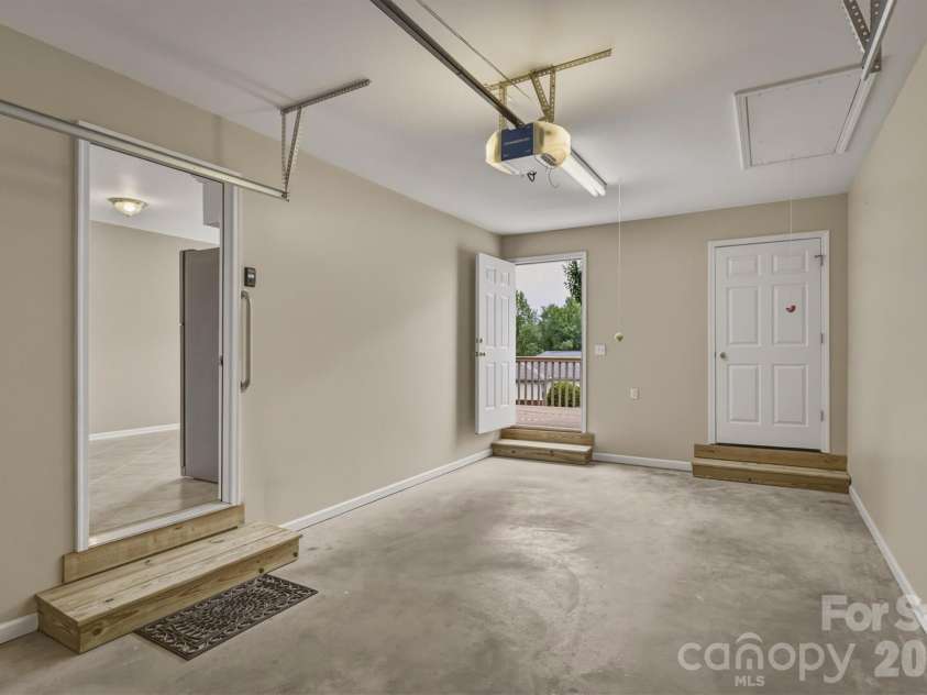 2523 26th Avenue, Hickory, NC 28601.  MLS# CAR4386893, YatesRealty ID 26424. Garage