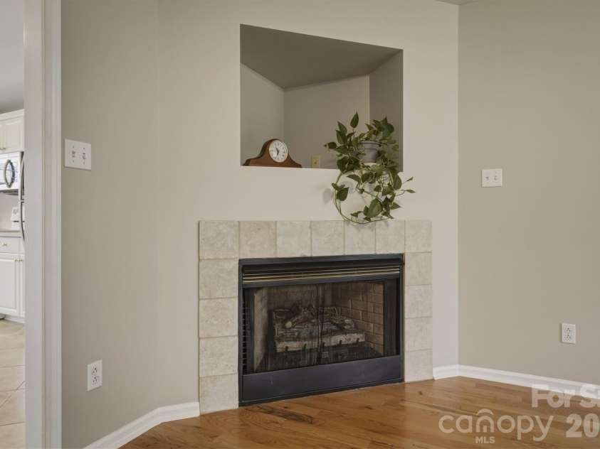 2523 26th Avenue, Hickory, NC 28601.  MLS# CAR4386893, YatesRealty ID 26424. Gas Log Fireplace