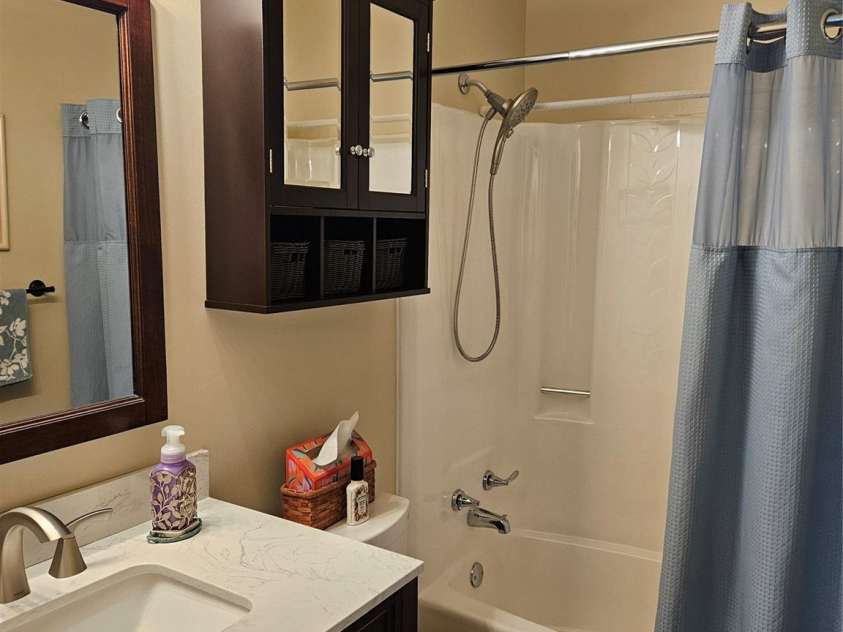 818 Laurel Street, Lincolnton, NC 28092.  MLS# CAR4282126, YatesRealty ID 26424. Bathroom 1