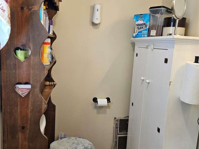 818 Laurel Street, Lincolnton, NC 28092.  MLS# CAR4282126, YatesRealty ID 26424. Bathroom 2