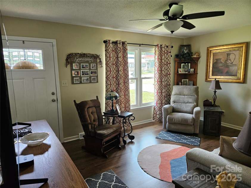 818 Laurel Street, Lincolnton, NC 28092.  MLS# CAR4282126, YatesRealty ID 26424. Living room