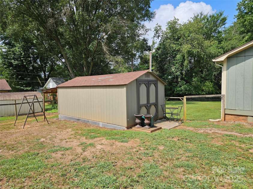 818 Laurel Street, Lincolnton, NC 28092.  MLS# CAR4282126, YatesRealty ID 26424. Utility building