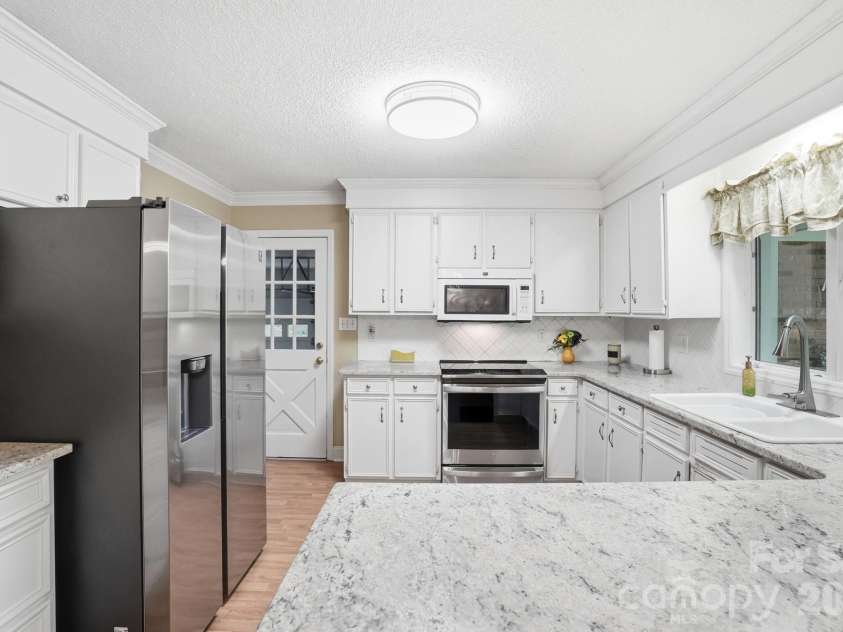 201 Hickory Hill Lane, Stanley, NC 28164.  MLS# CAR4387787, YatesRealty ID 26425. 