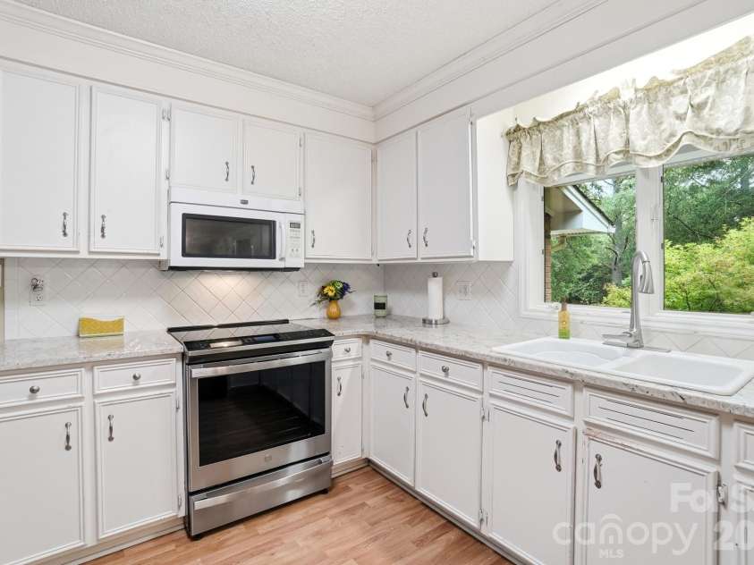 201 Hickory Hill Lane, Stanley, NC 28164.  MLS# CAR4387787, YatesRealty ID 26425. 