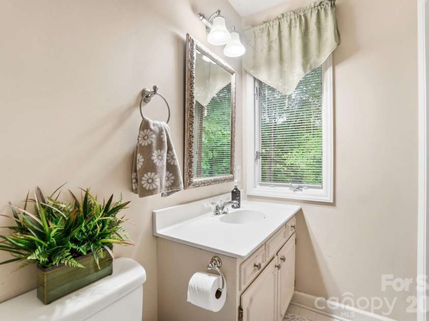 201 Hickory Hill Lane, Stanley, NC 28164.  MLS# CAR4387787, YatesRealty ID 26425. 