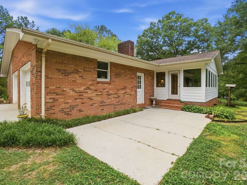 201 Hickory Hill Lane, Stanley, NC 28164.  MLS# CAR4387787, YatesRealty ID 26425. 