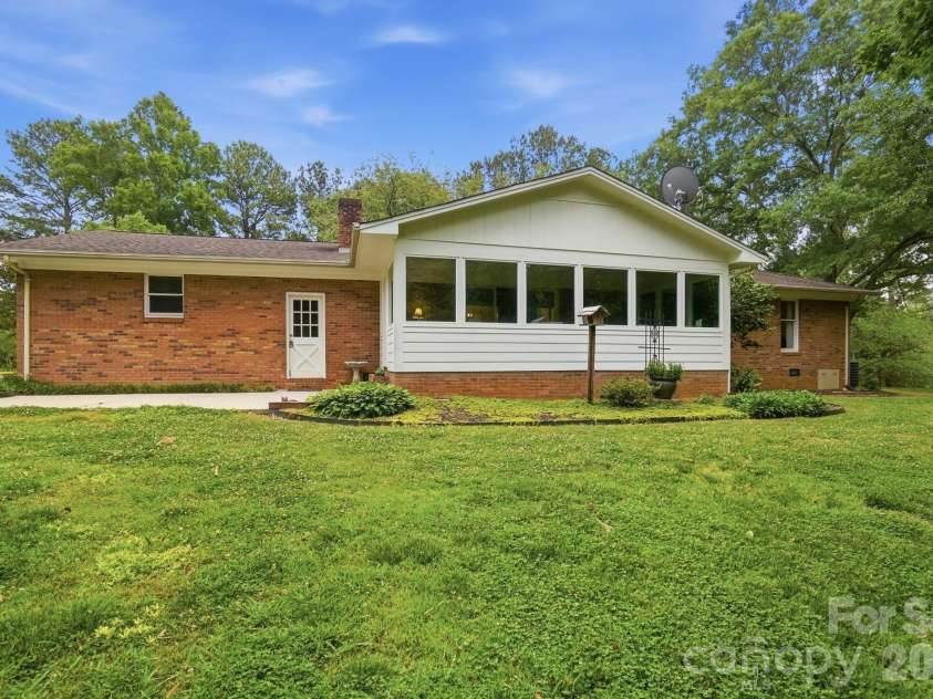 201 Hickory Hill Lane, Stanley, NC 28164.  MLS# CAR4387787, YatesRealty ID 26425. 