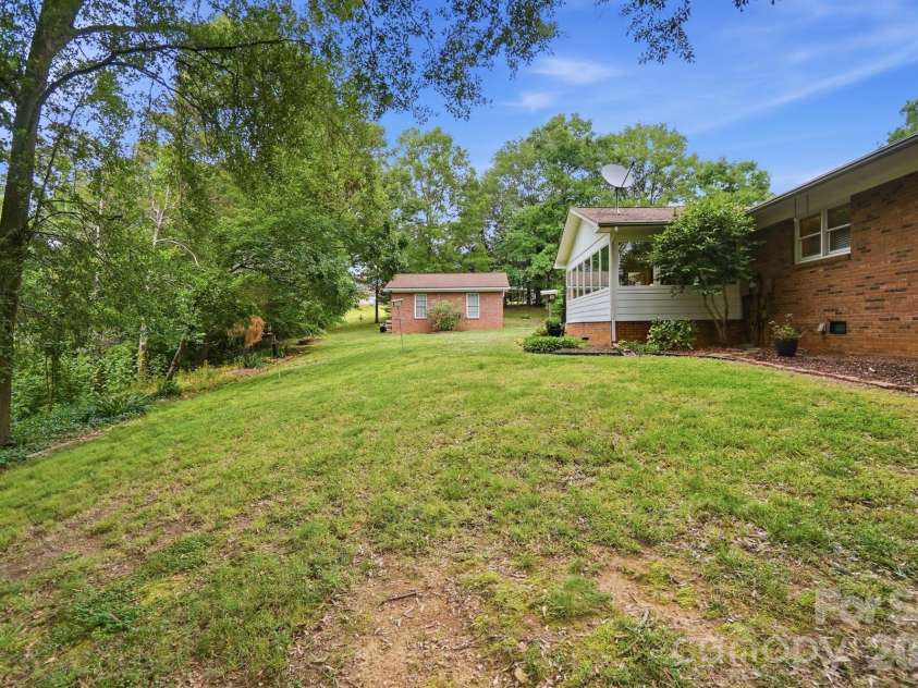 201 Hickory Hill Lane, Stanley, NC 28164.  MLS# CAR4387787, YatesRealty ID 26425. 