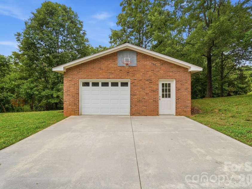 201 Hickory Hill Lane, Stanley, NC 28164.  MLS# CAR4387787, YatesRealty ID 26425. All Brick Detached Garage. So Many Uses!