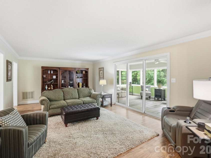 201 Hickory Hill Lane, Stanley, NC 28164.  MLS# CAR4387787, YatesRealty ID 26425. Generously Sized Living Room w Welcoming feel.