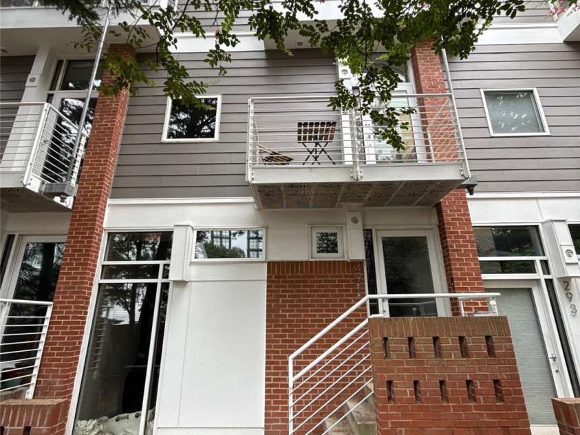 291 Mcdonald Avenue, Charlotte, NC 28203.  MLS# CAR4282218, YatesRealty ID 26427. 