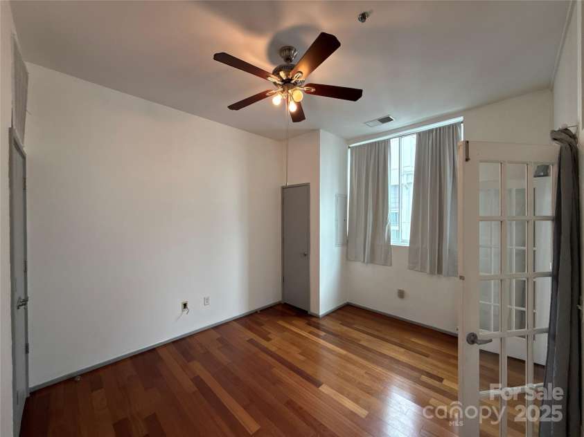 291 Mcdonald Avenue, Charlotte, NC 28203.  MLS# CAR4282218, YatesRealty ID 26427. 