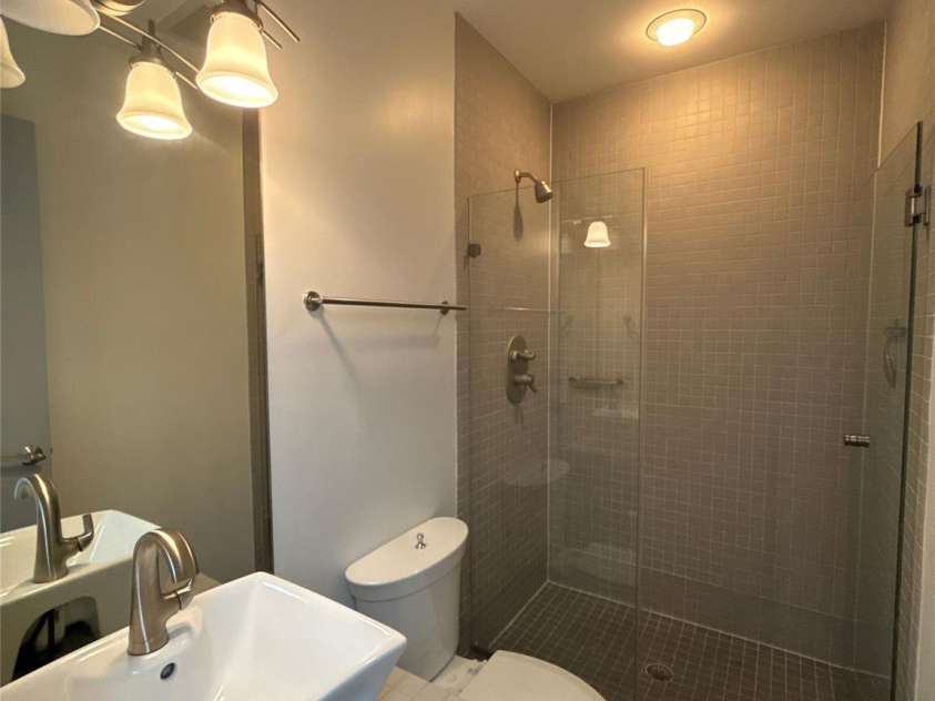 291 Mcdonald Avenue, Charlotte, NC 28203.  MLS# CAR4282218, YatesRealty ID 26427. 