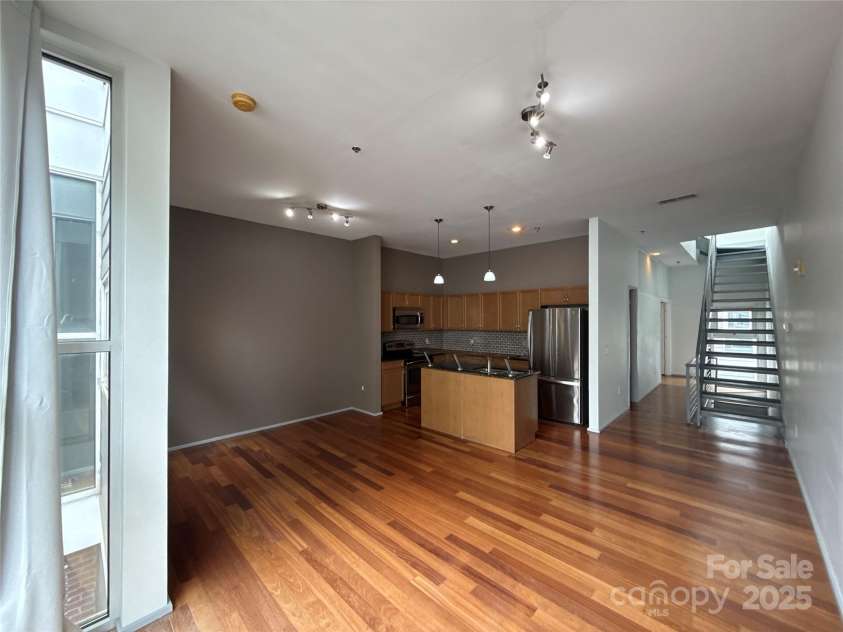 291 Mcdonald Avenue, Charlotte, NC 28203.  MLS# CAR4282218, YatesRealty ID 26427. 