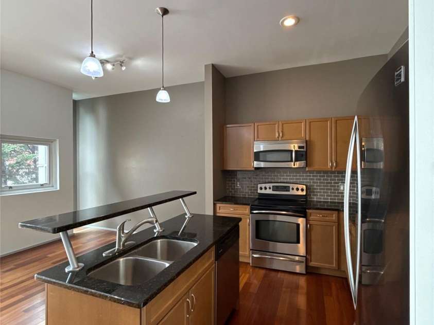 291 Mcdonald Avenue, Charlotte, NC 28203.  MLS# CAR4282218, YatesRealty ID 26427. 