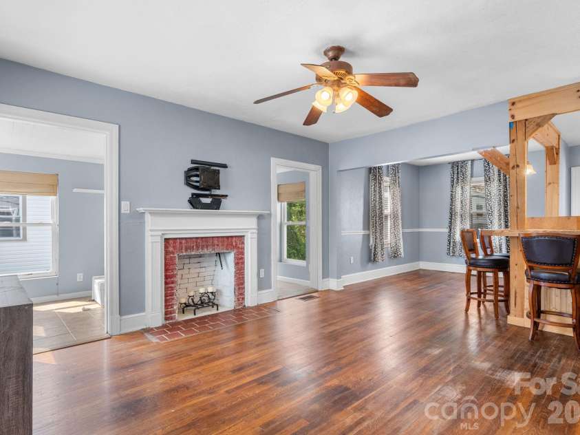 1339 11th Street, Hickory, NC 28601.  MLS# CAR4356709, YatesRealty ID 26428. 