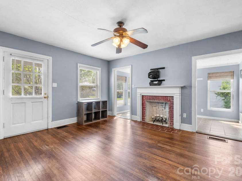 1339 11th Street, Hickory, NC 28601.  MLS# CAR4356709, YatesRealty ID 26428. 