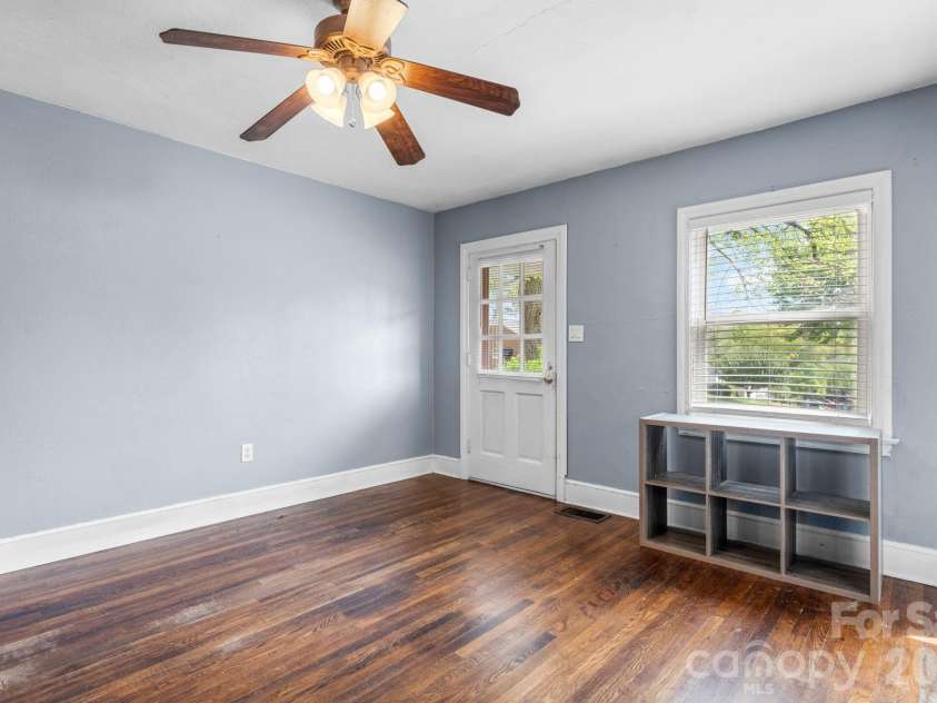 1339 11th Street, Hickory, NC 28601.  MLS# CAR4356709, YatesRealty ID 26428. 