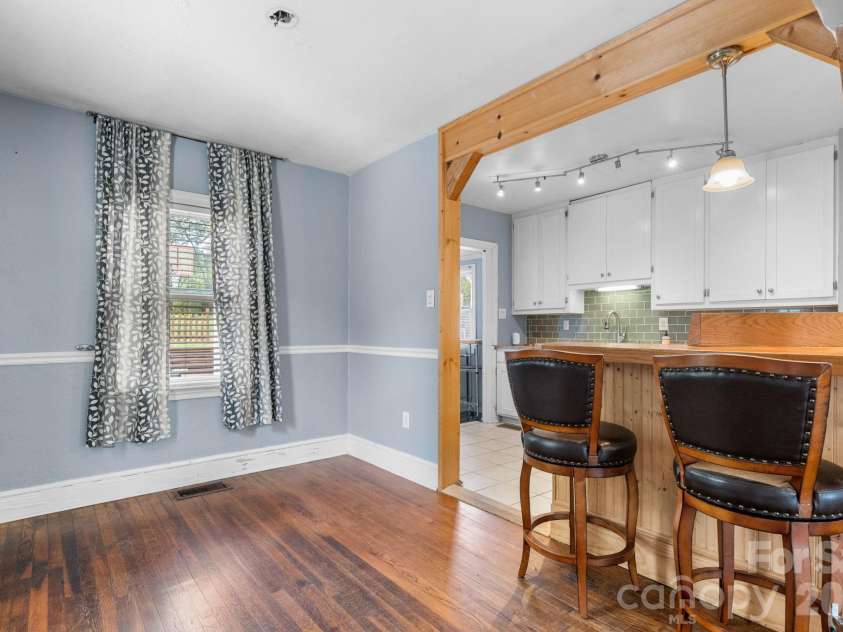 1339 11th Street, Hickory, NC 28601.  MLS# CAR4356709, YatesRealty ID 26428. 