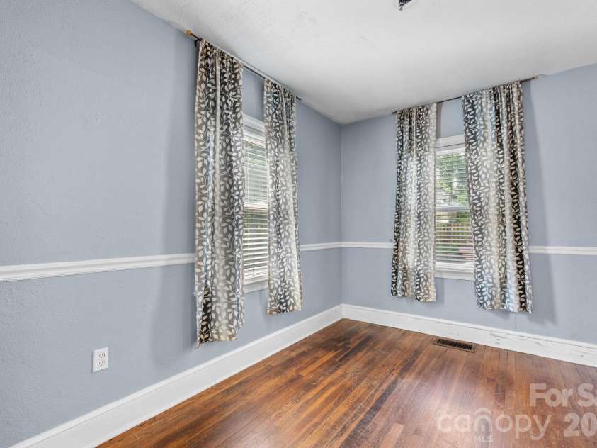 1339 11th Street, Hickory, NC 28601.  MLS# CAR4356709, YatesRealty ID 26428. 