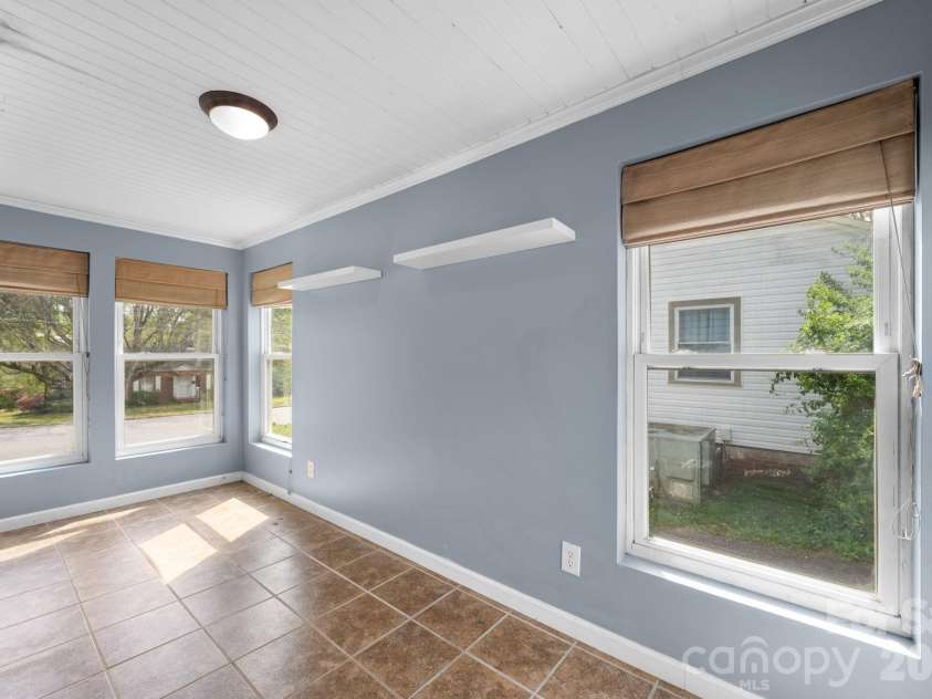 1339 11th Street, Hickory, NC 28601.  MLS# CAR4356709, YatesRealty ID 26428. 