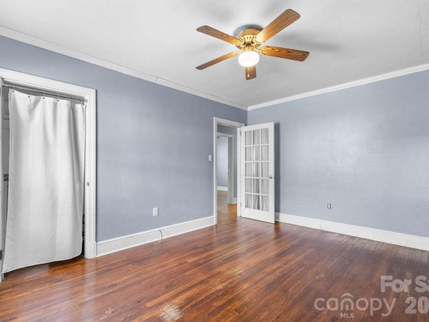 1339 11th Street, Hickory, NC 28601.  MLS# CAR4356709, YatesRealty ID 26428. 